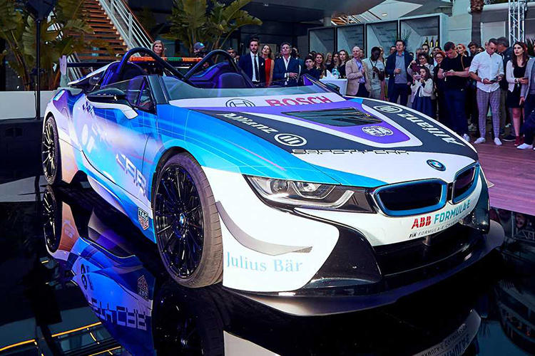 bmw-i8-roadster-safety-car-(3)