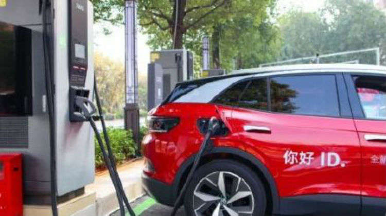 要卖车，先建桩：特斯拉、大众加速充电桩建设