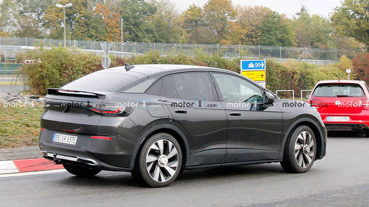 vw-id.5-first-spy-photo-rear-three-quarters