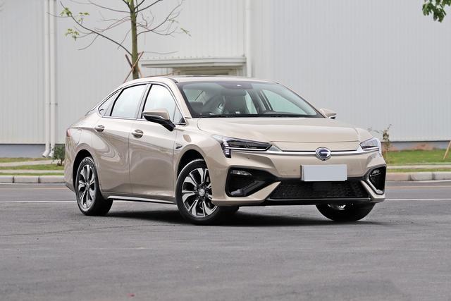 家用,这车比思域更值得选,市区一公里2毛5,不惧限行13.98w入手