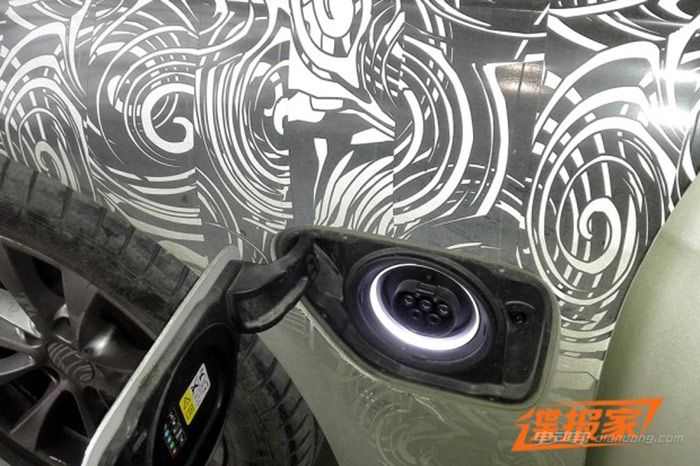 宝马3系插电混动谍照曝光 支持家用电源充电