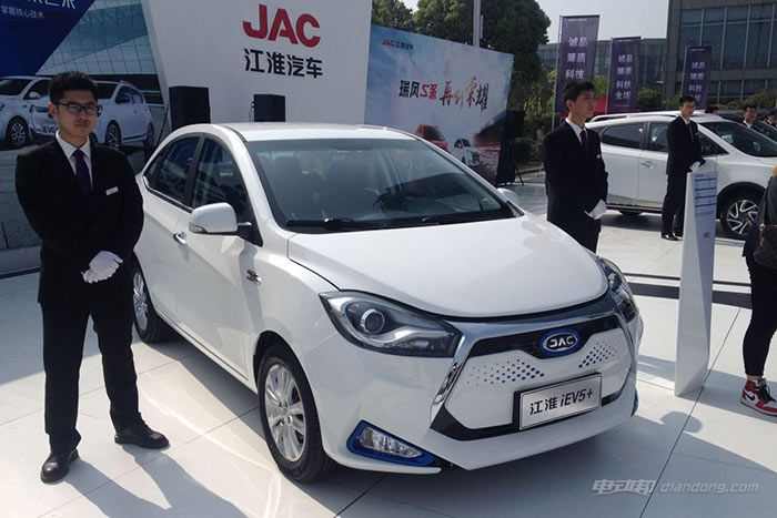 江淮iEV7、iEV5+、iEV6E亮相 产品矩阵初形成 