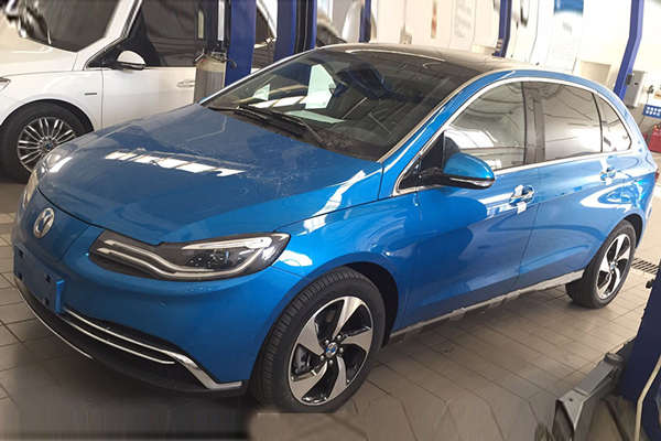 腾势500实车照亮相 这造型你怎么看？