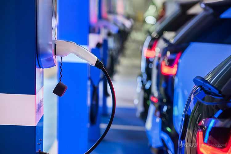 2018年底在中国即时充电桩数量将突破8万个