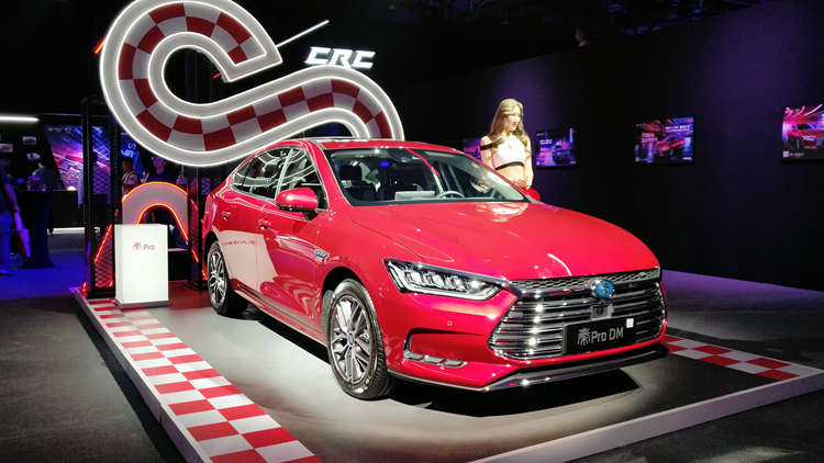 可进化的比亚迪秦Pro正式上市，EV版16.99万起/DM版14.99万起