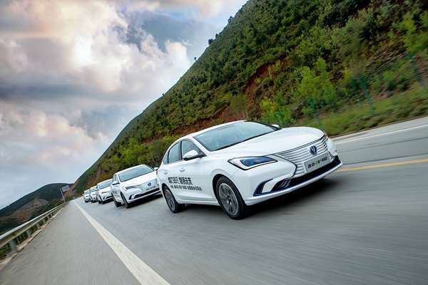 明天（10月18日）下午2点，珠珠带你看逸动EV460上市发布会