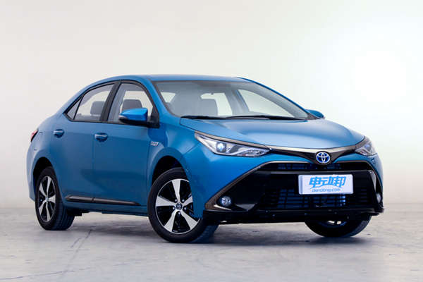 电池组终身质保，不充电也能低油耗，静态体验丰田雷凌双擎E+