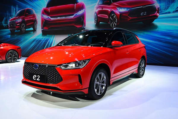 预售价10万~ 13万元，提供305 / 405 km两种续航，比亚迪e2 将于9月2日上市