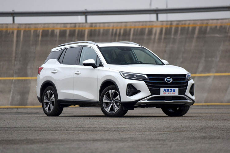 新车定位为紧凑级suv,外观方面传祺gs4燃油版车型(去年11月上市的新款
